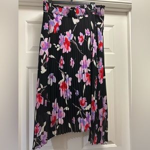 NWT Calvin Klein Pleated Floral Asymmetrical Midi Skirt Black Purple size OX.